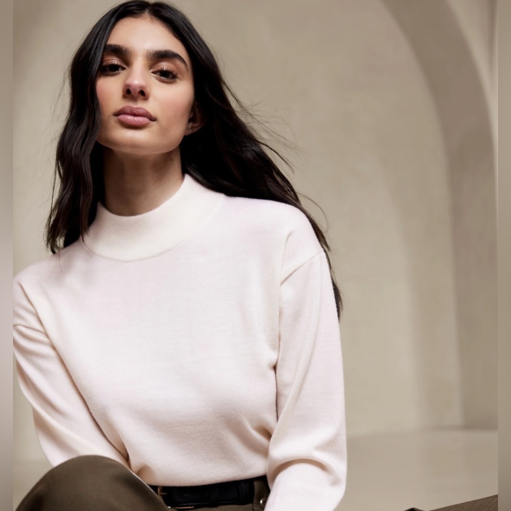 Banana Republic Mock-Neck Ivory/Cream Sweater